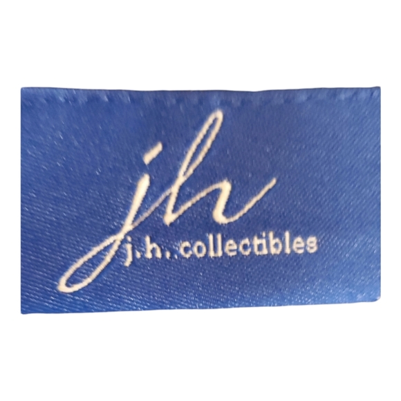 J. H. COLLECTIBLE TOP, SIZE LARGE, BLACK WITH FLORAL, HAS STRETCH TO IT - Picture 6 of 7